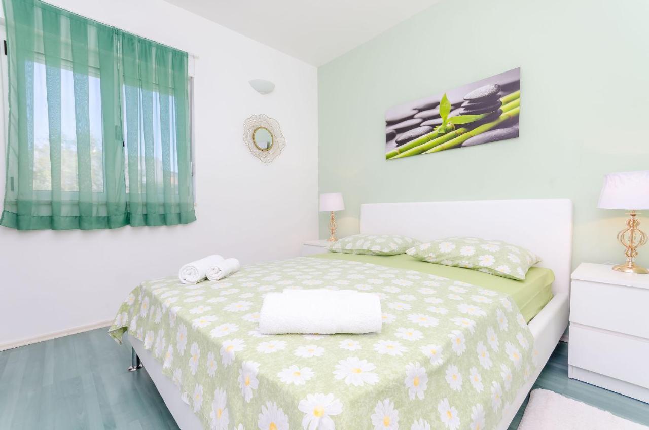 Apartments Zdenka Donji Okrug  Extérieur photo