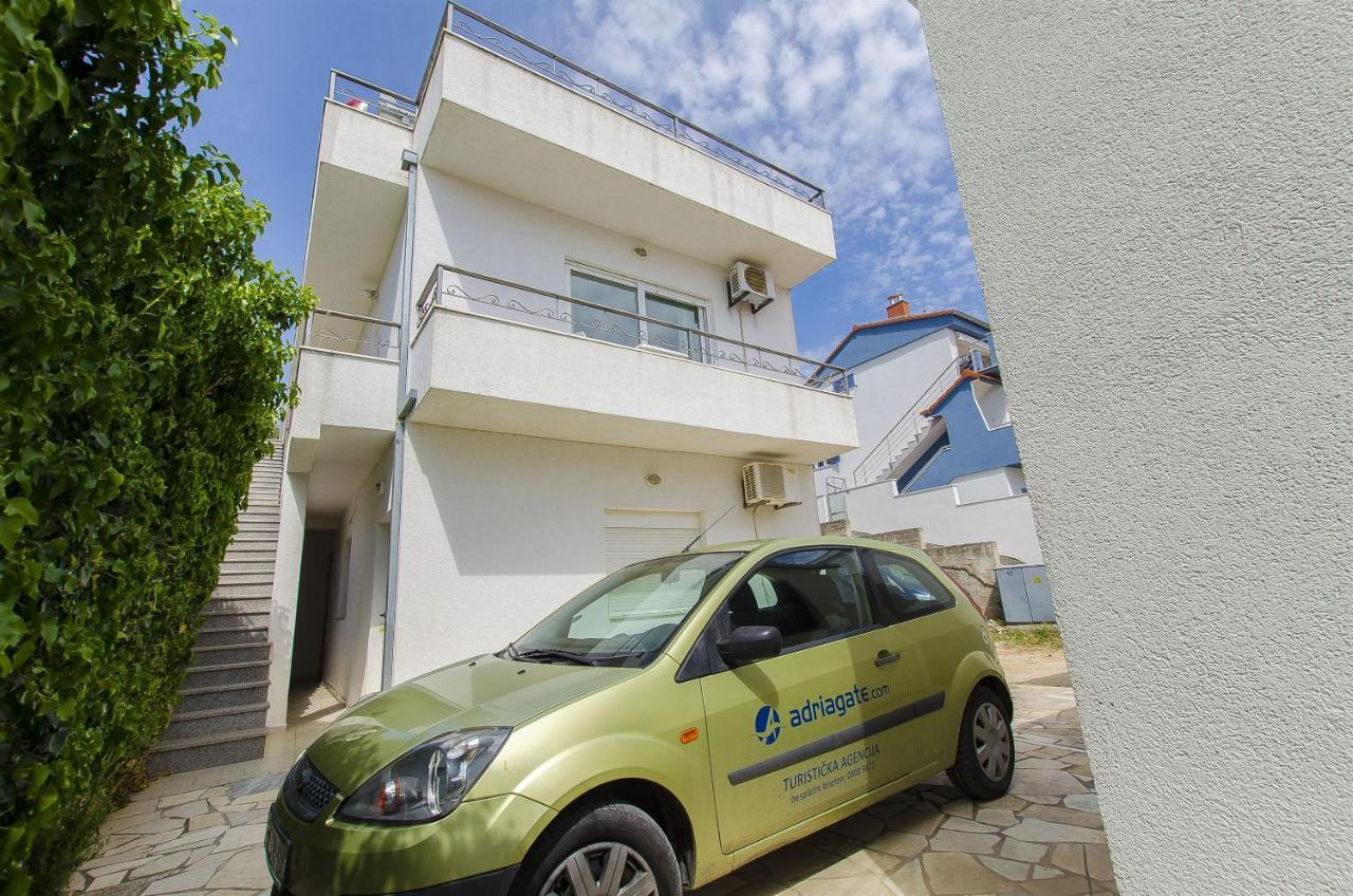 Apartments Zdenka Donji Okrug  Extérieur photo